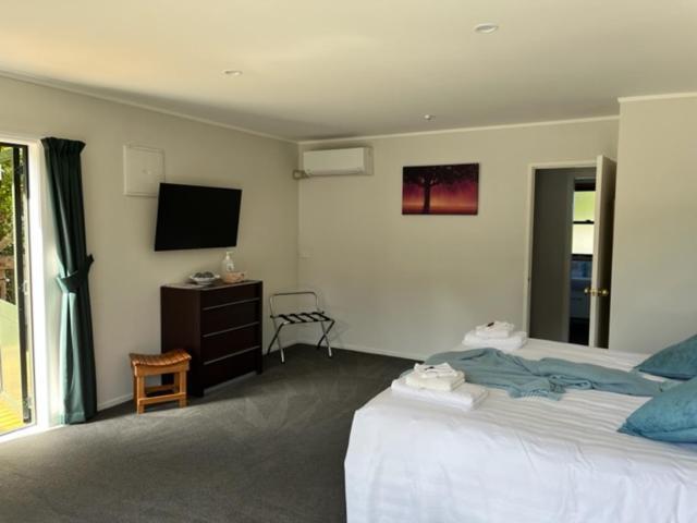 Treetops Cottage At The Castle Whitianga Buitenkant foto