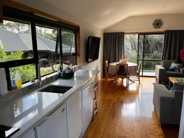 Treetops Cottage At The Castle Whitianga Buitenkant foto