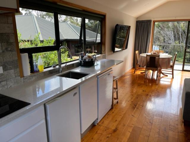 Treetops Cottage At The Castle Whitianga Buitenkant foto